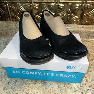 BZEES Nutmeg- Black (sparkle) Flats Size 8M EUC